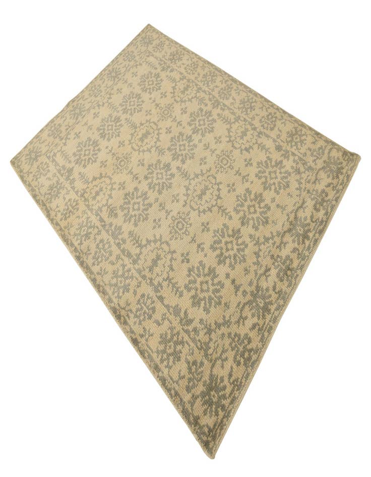 Detail image of 4' 9 x 6' 10 Hand Knotted Luna Wool Rug