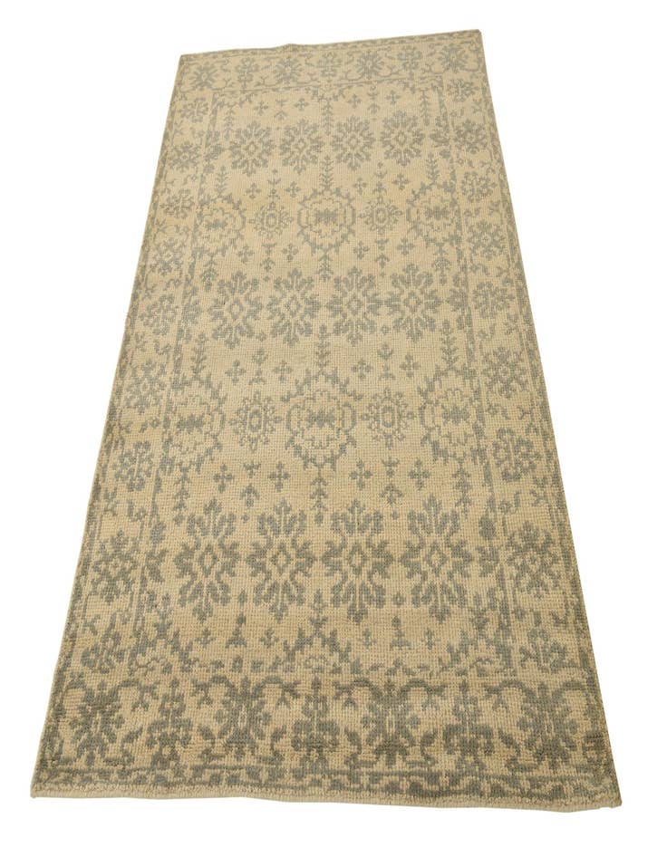 Detail image of 4' 9 x 6' 10 Hand Knotted Luna Wool Rug