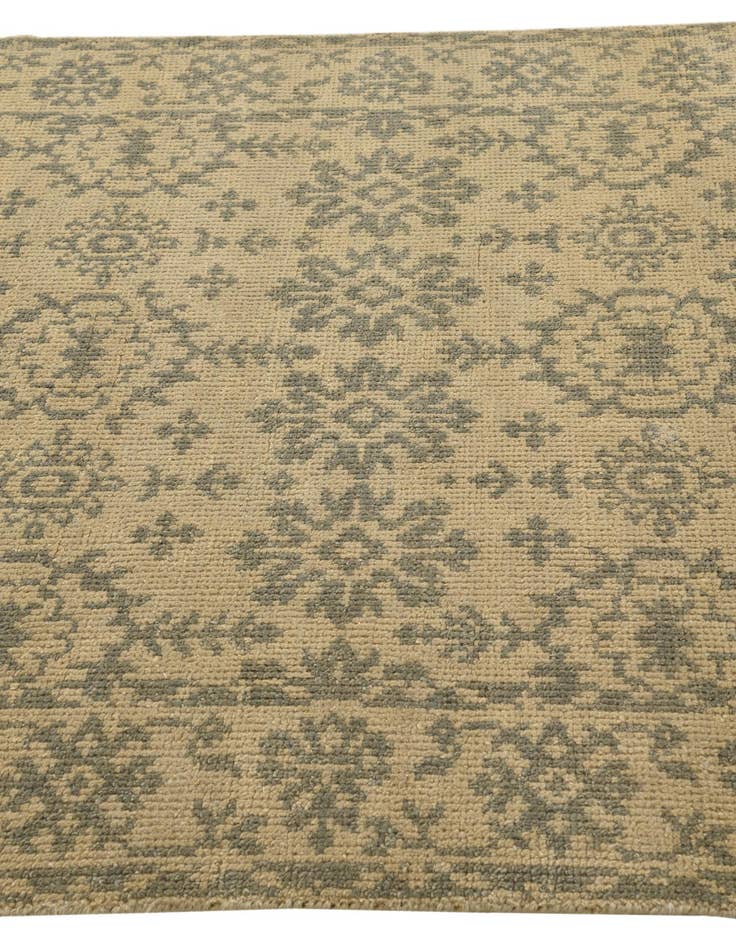 Detail image of 4' 9 x 6' 10 Hand Knotted Luna Wool Rug