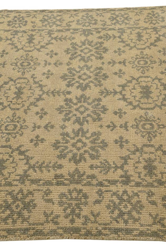 Detail image of 4' 9 x 6' 10 Hand Knotted Luna Wool Rug