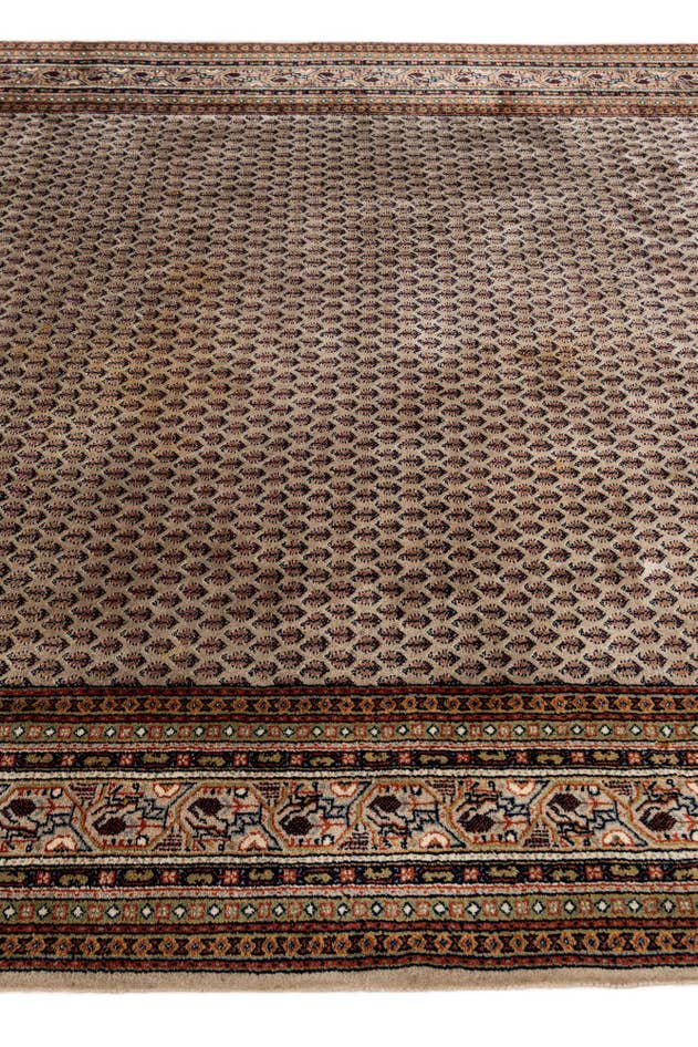 Detail image of 6' 7 x 9' 9 Hand Knotted Mir Wool Rug