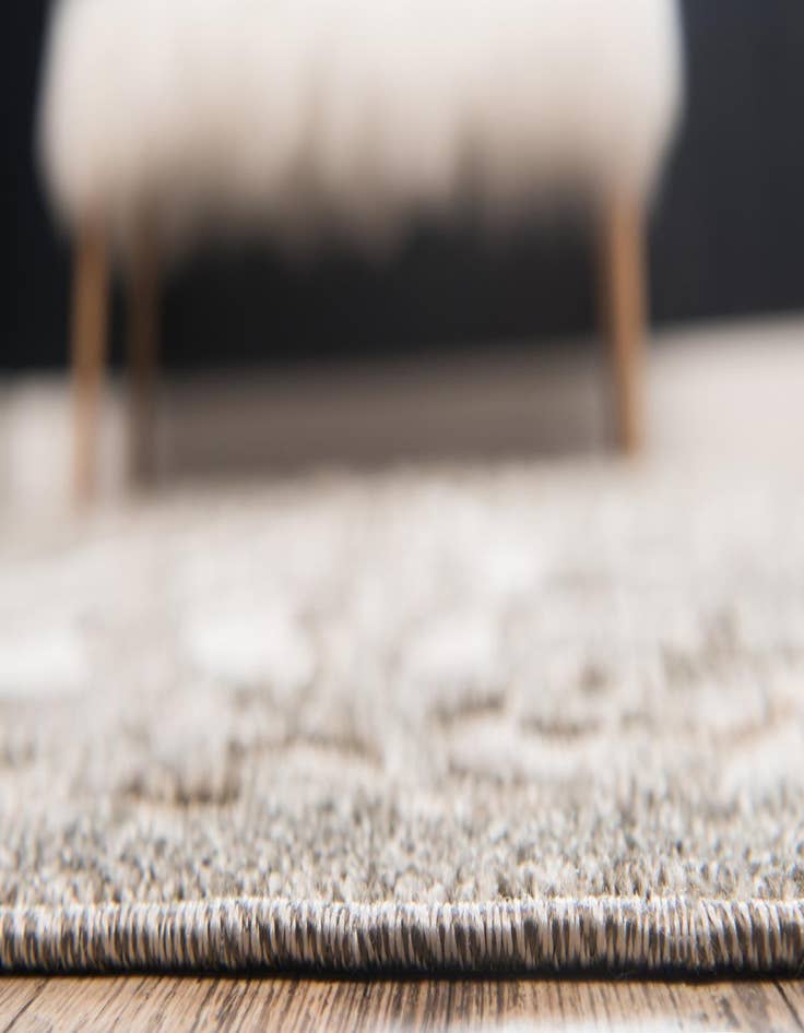 Detail image of 4' x 6' Easy-Clean Botanical Indoor / Outdoor Rug