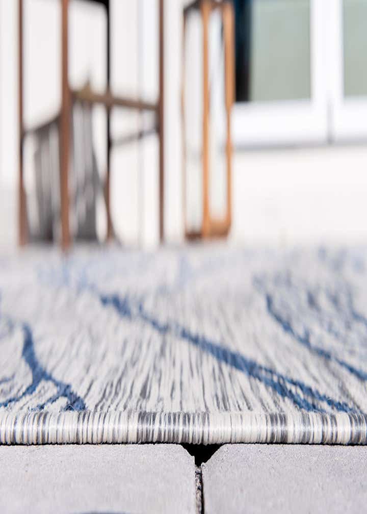 7' x 10' Easy-Clean Botanical Indoor / Outdoor Rug
