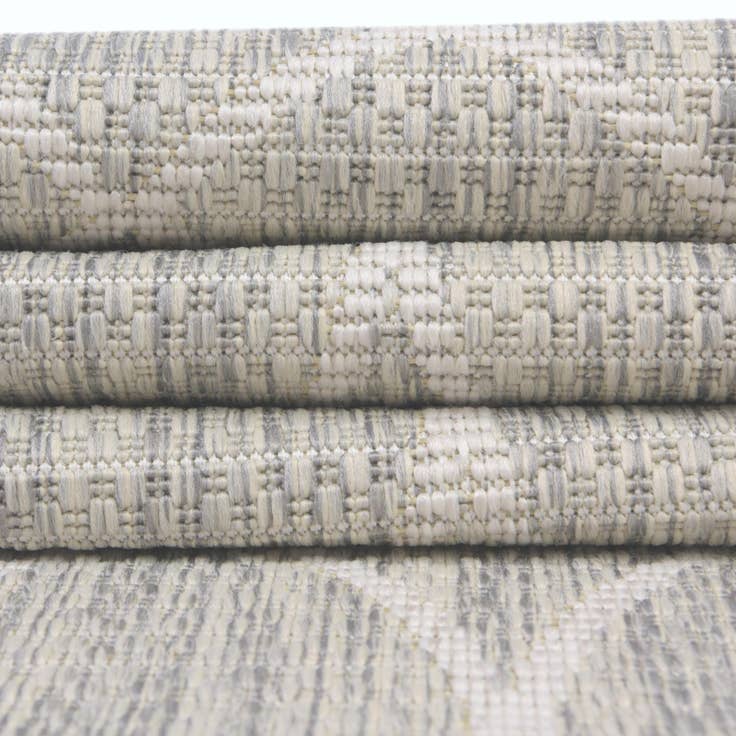 Detail image of 4' x 6' Easy-Clean Lattice Indoor / Outdoor Rug