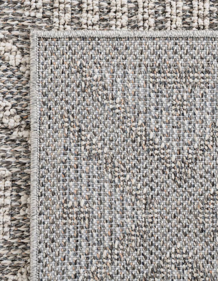 Detail image of 6' 1 x 9' Easy-Clean Lattice Indoor / Outdoor Rug