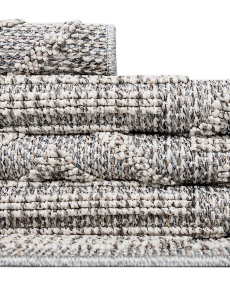 Detail image of 6' 1 x 9' Easy-Clean Lattice Indoor / Outdoor Rug