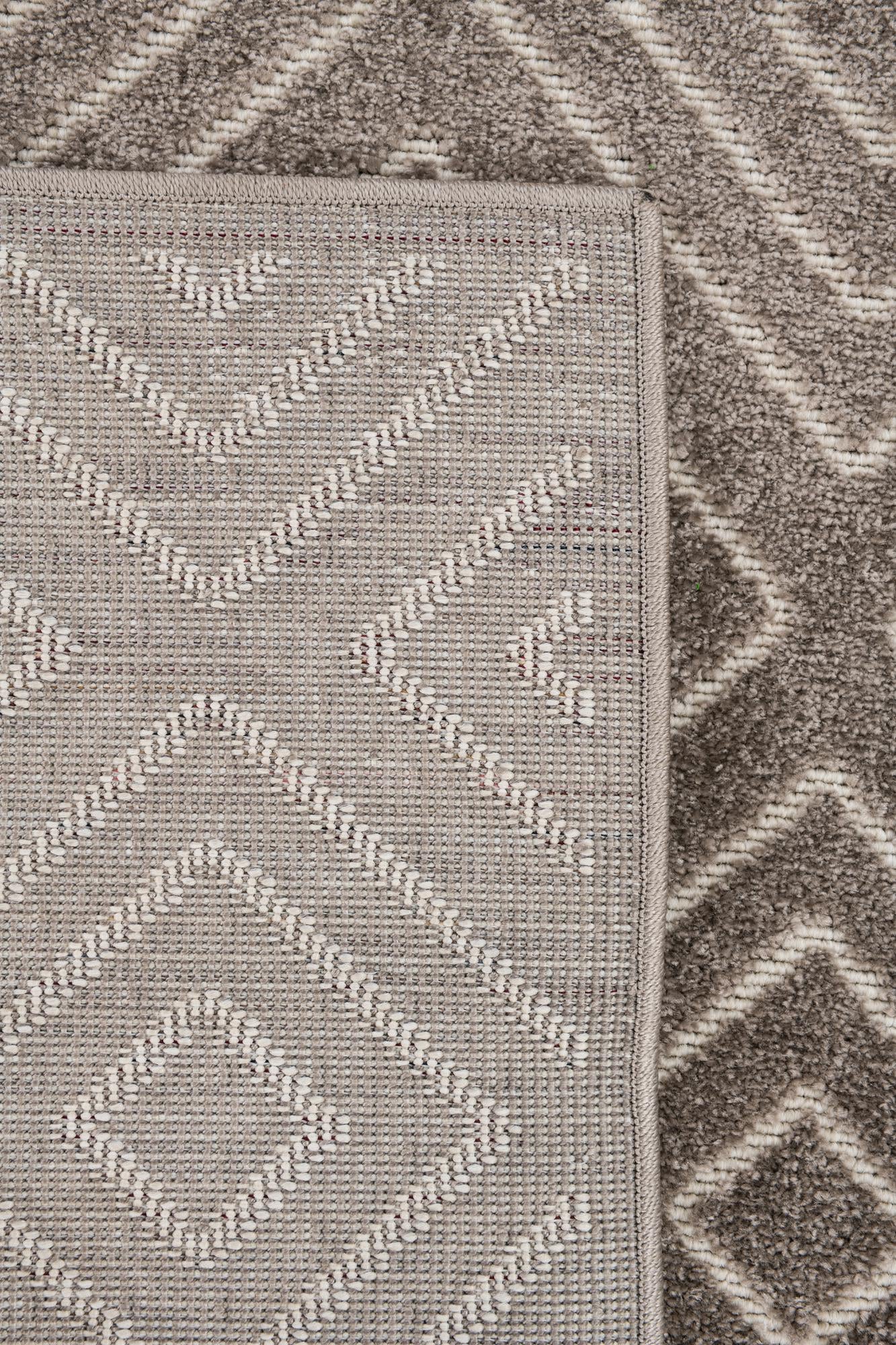 5' 3 x 7' 8 Easy-Clean Modern Indoor / Outdoor Rug