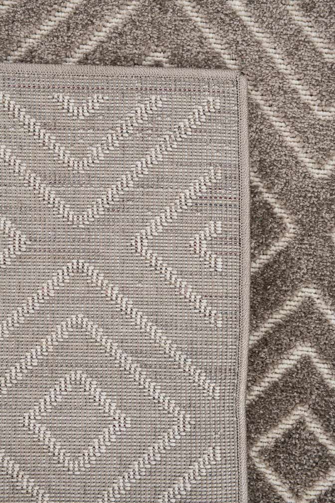 5' 3 x 7' 8 Easy-Clean Modern Indoor / Outdoor Rug