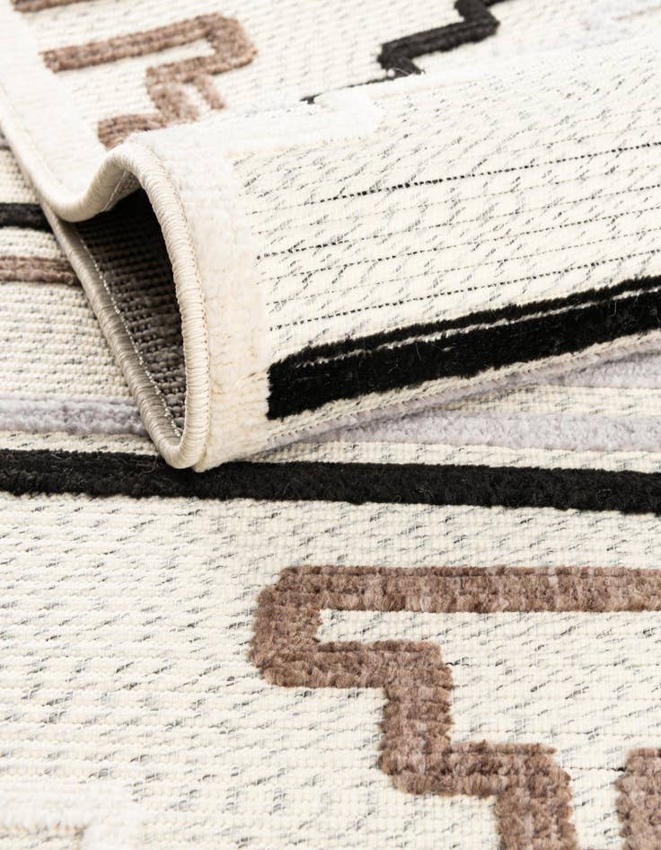 Detail image of 5' x 7' 7 Washable Indoor / Outdoor Rug