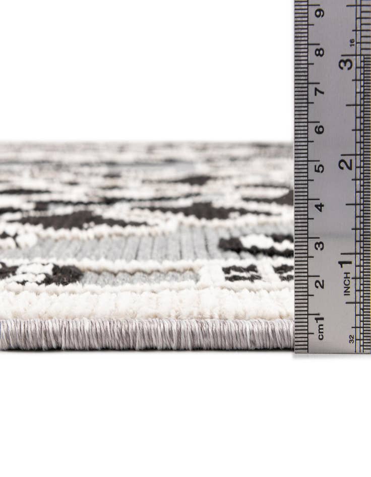 Detail image of 5' x 7' 7  Washable  Indoor / Outdoor Rug
