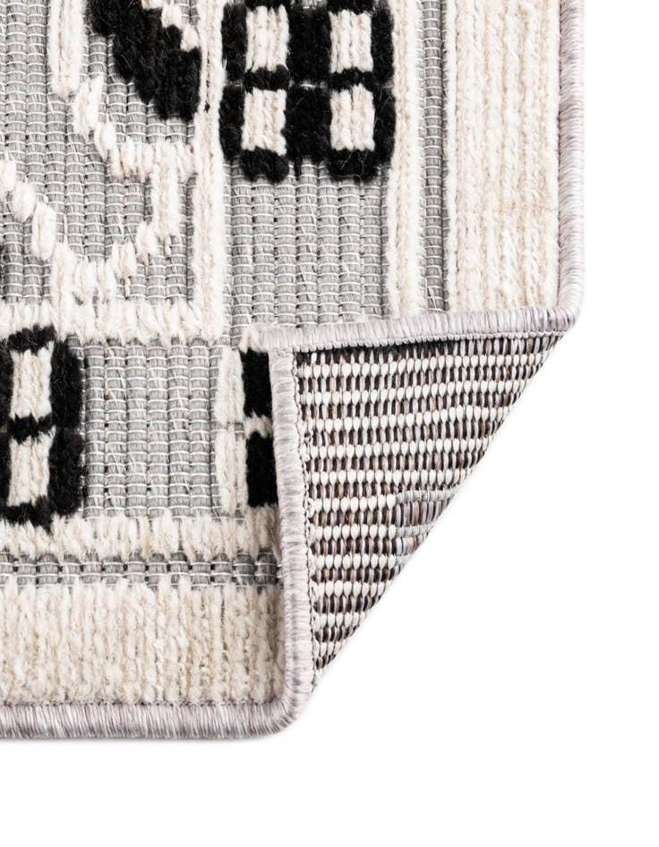 Detail image of 5' x 7' 7  Washable  Indoor / Outdoor Rug