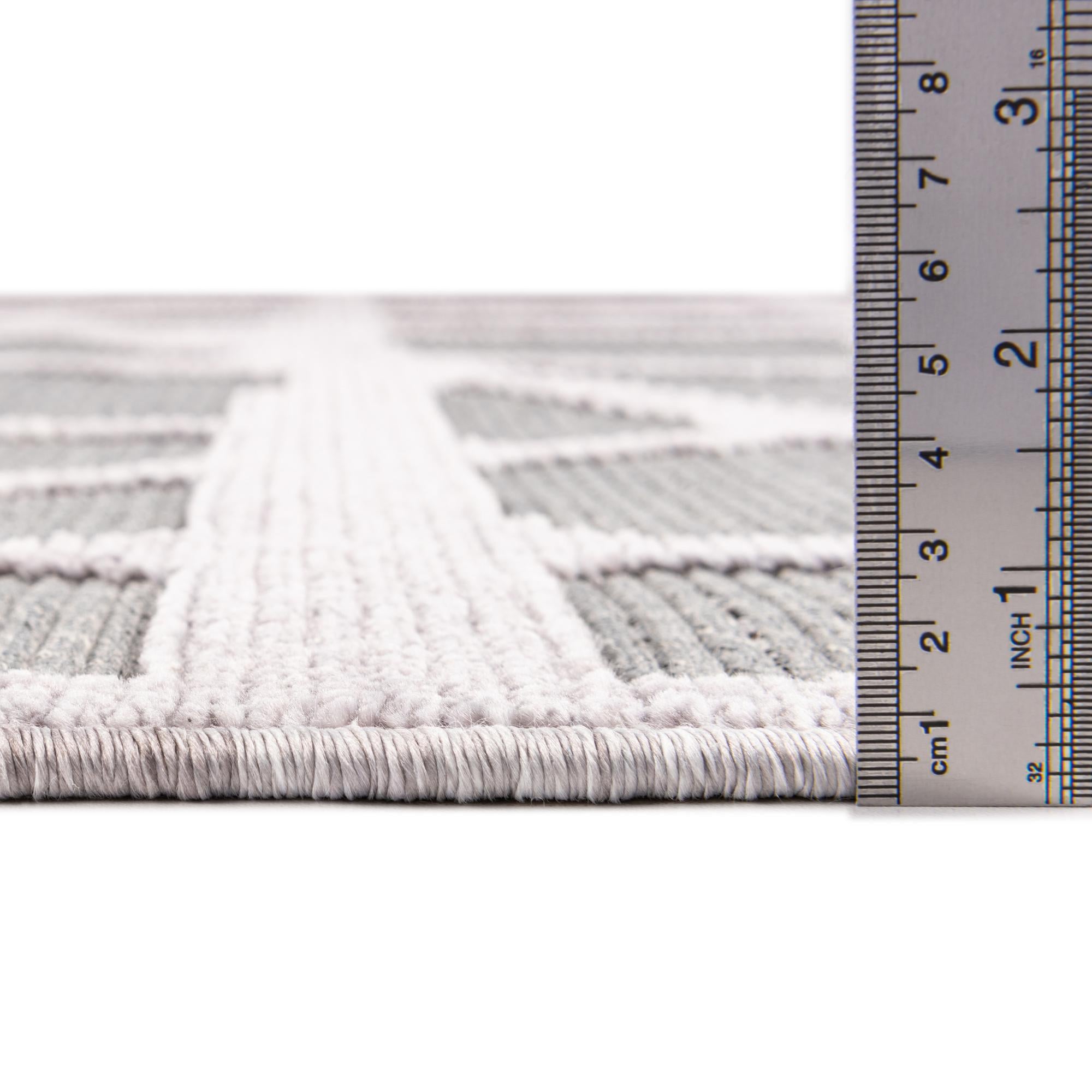 5' x 7' 7 Easy-Clean Indoor / Outdoor Rug