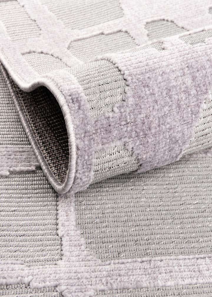 5' x 7' 7 Easy-Clean Indoor / Outdoor Rug