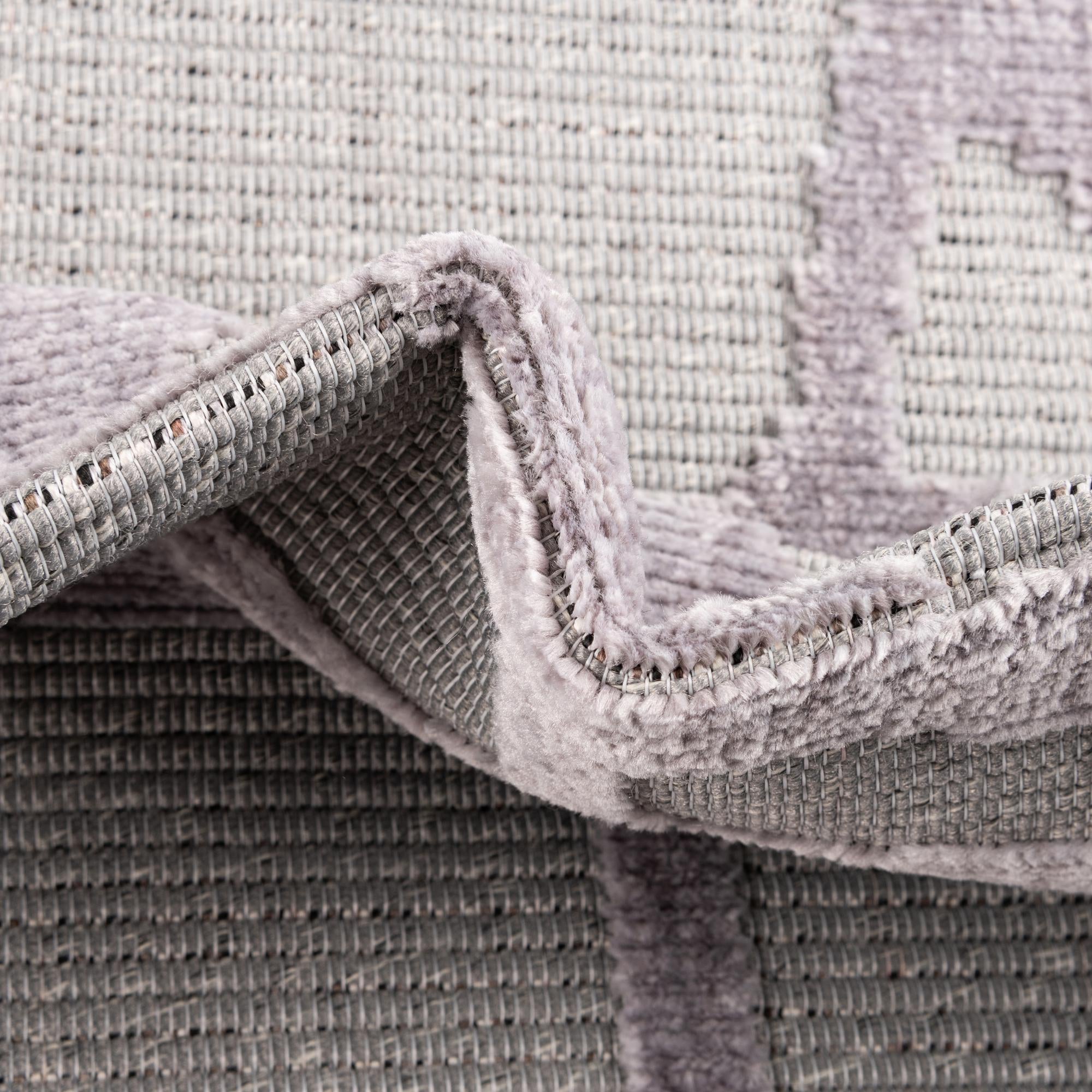 5' x 7' 7 Easy-Clean Indoor / Outdoor Rug
