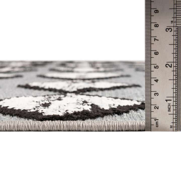 5' 3 x 7' 7 Easy-Clean Indoor / Outdoor Rug