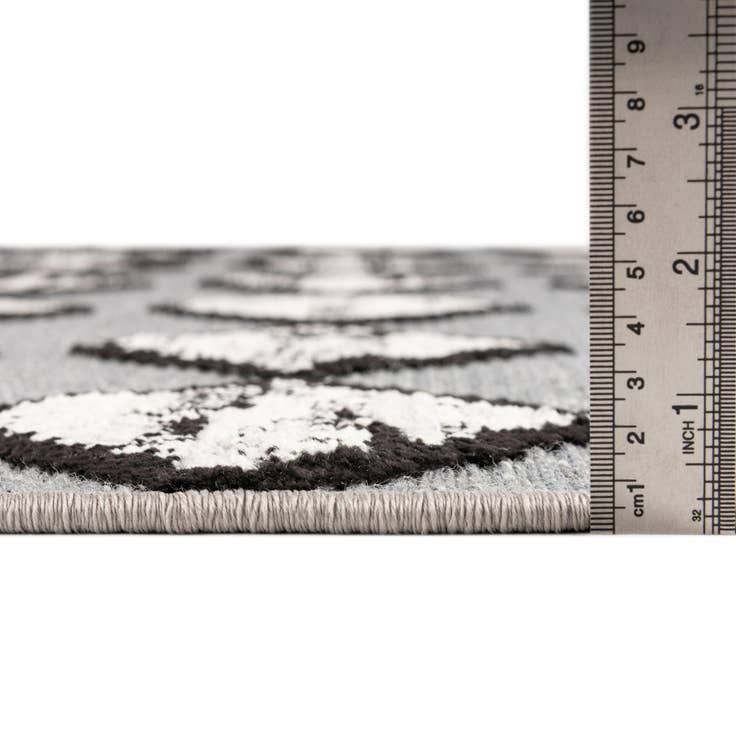 Detail image of 5' 3 x 7' 7 Easy-Clean Indoor / Outdoor Rug
