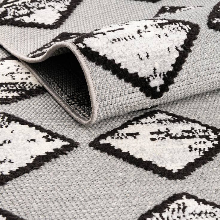 Detail image of 5' 3 x 7' 7 Easy-Clean Indoor / Outdoor Rug