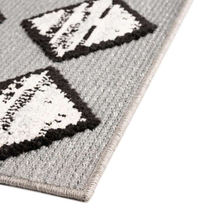 5' 3 x 7' 7 Easy-Clean Indoor / Outdoor Rug