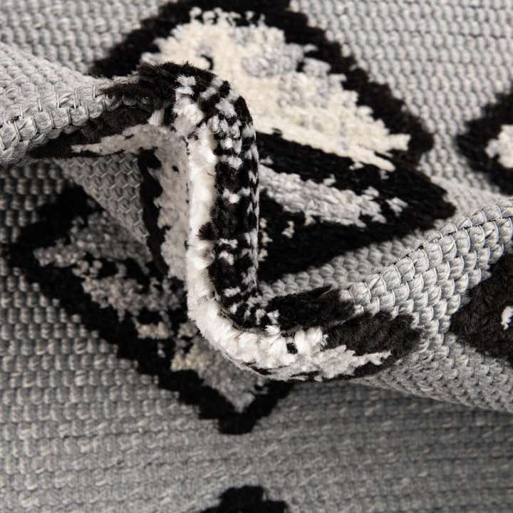 5' 3 x 7' 7 Easy-Clean Indoor / Outdoor Rug