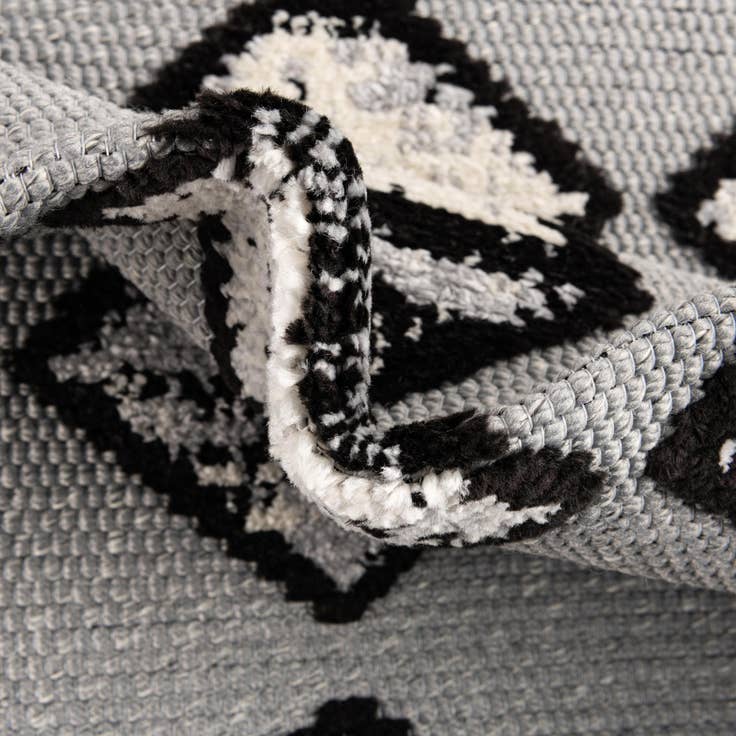 Detail image of 5' 3 x 7' 7 Easy-Clean Indoor / Outdoor Rug