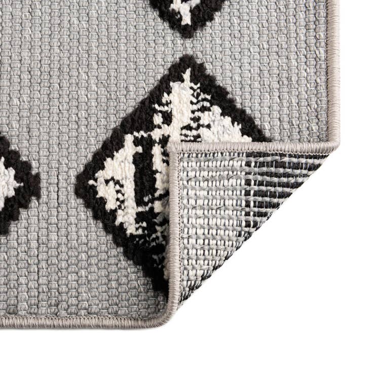 Detail image of 5' 3 x 7' 7 Easy-Clean Indoor / Outdoor Rug