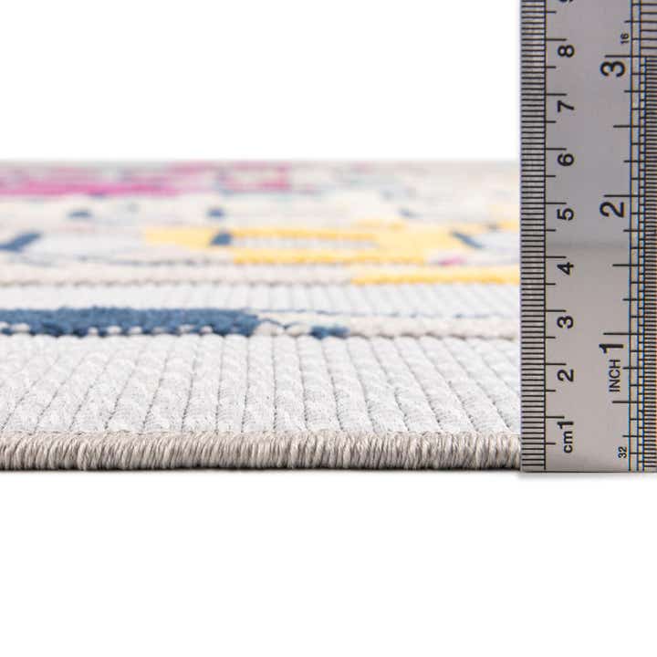 5' 3 x 7' 7 Easy-Clean Indoor / Outdoor Rug