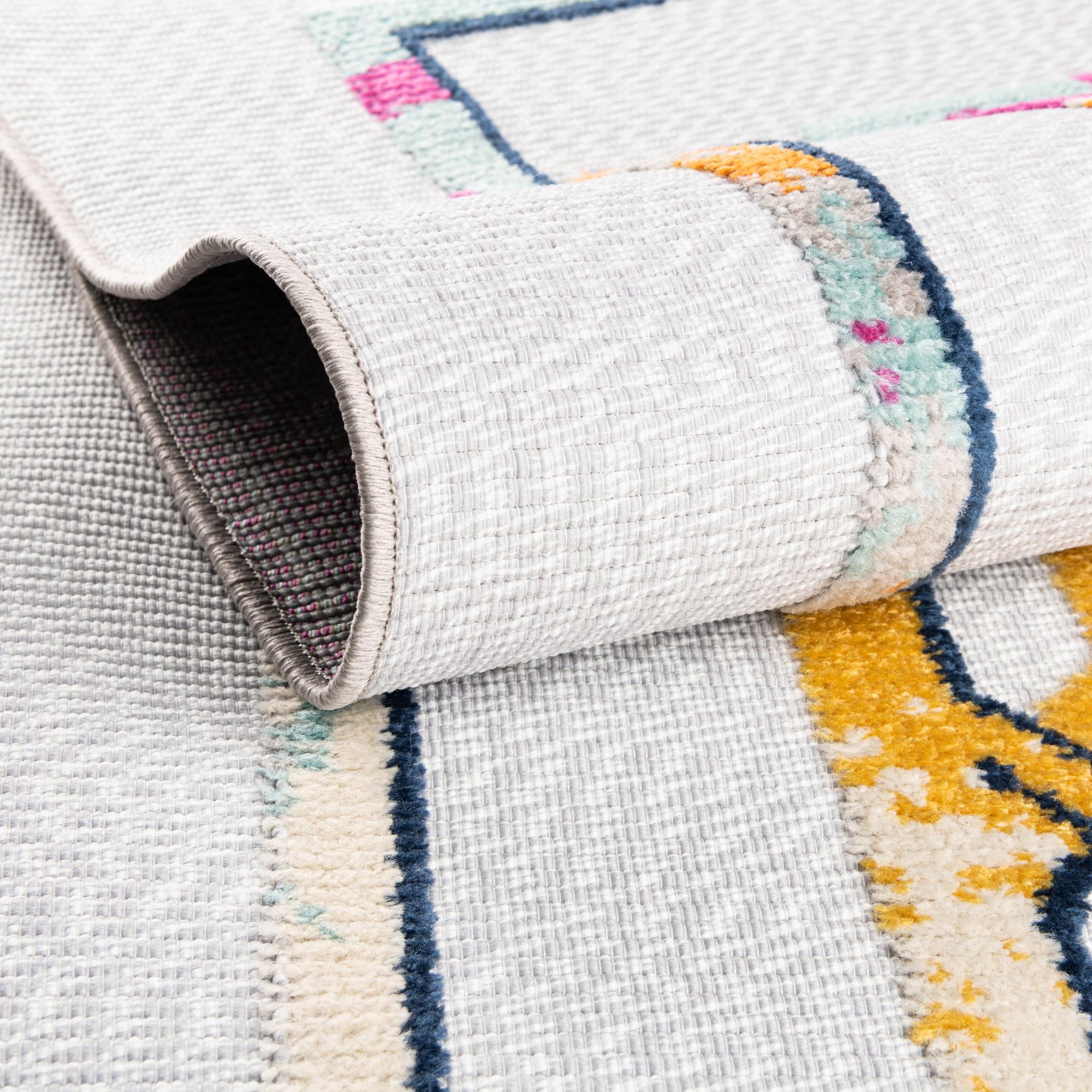 5' 3 x 7' 7 Easy-Clean Indoor / Outdoor Rug