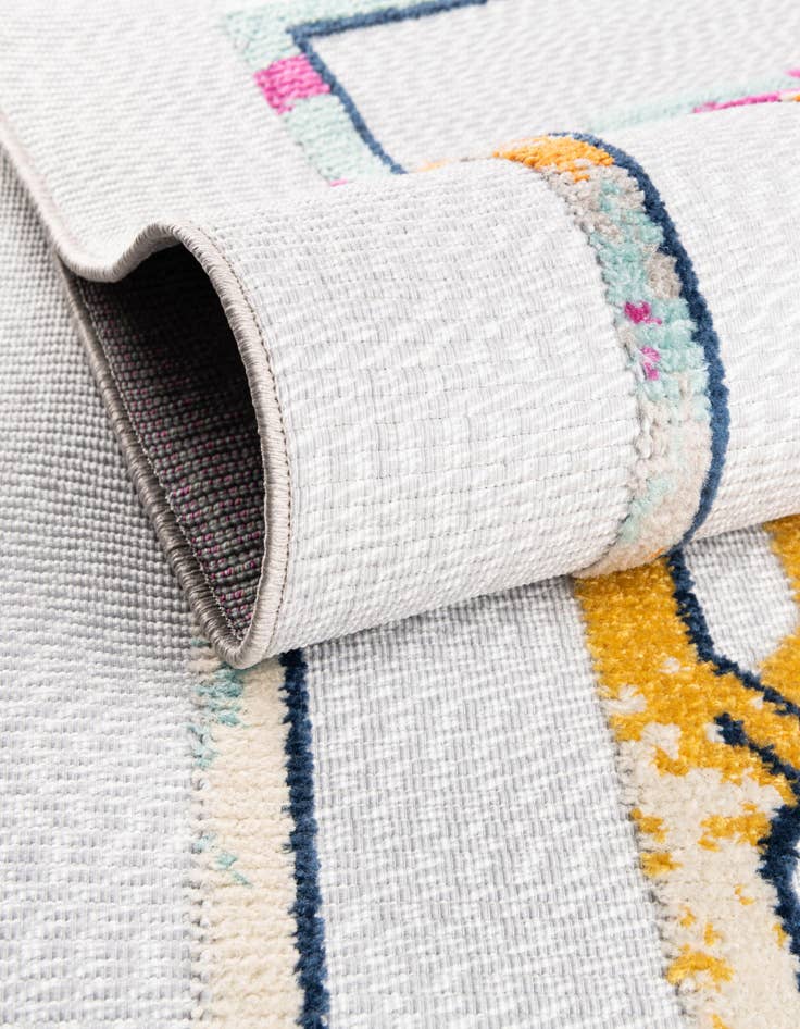 Detail image of 5' 3 x 7' 7  Washable  Indoor / Outdoor Rug