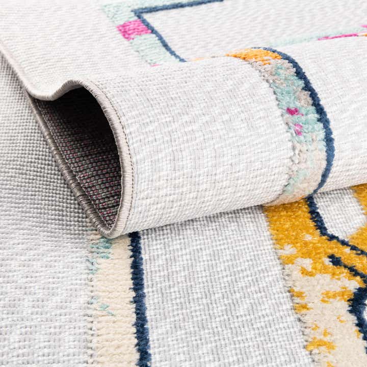 5' 3 x 7' 7 Easy-Clean Indoor / Outdoor Rug