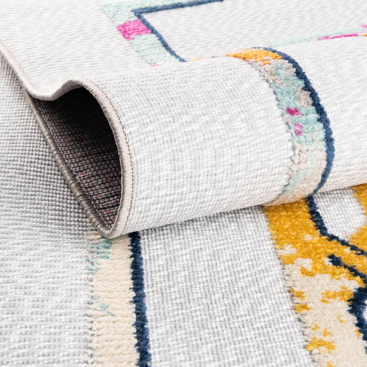 Detail image of 5' 3 x 7' 7 Easy-Clean Indoor / Outdoor Rug