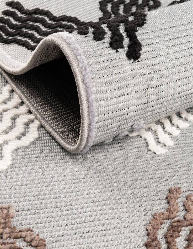 Detail image of 5' x 7' 7  Washable  Indoor / Outdoor Rug