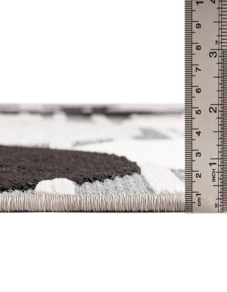 Detail image of 5' 3 x 7' 7 Easy-Clean Indoor / Outdoor Rug
