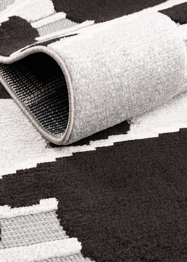 5' 3 x 7' 7 Easy-Clean Indoor / Outdoor Rug