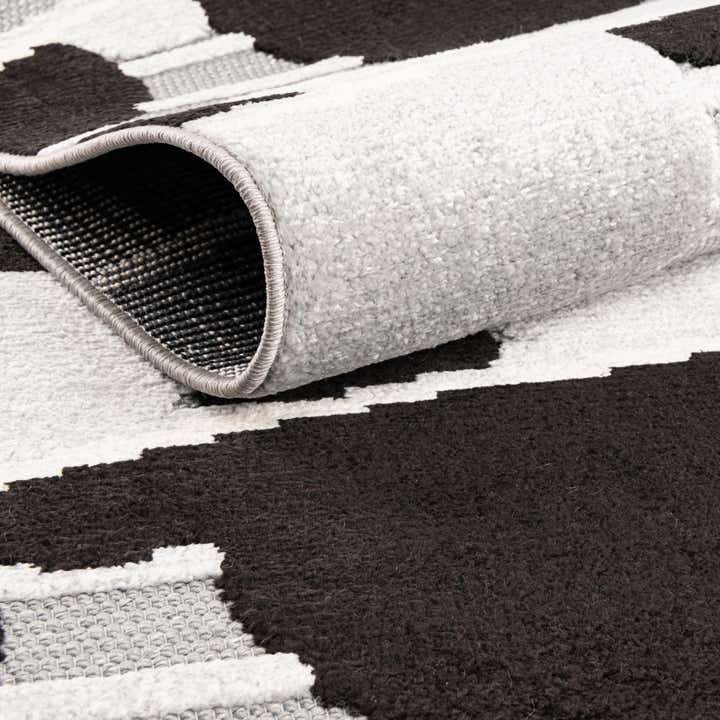 5' 3 x 7' 7 Easy-Clean Indoor / Outdoor Rug