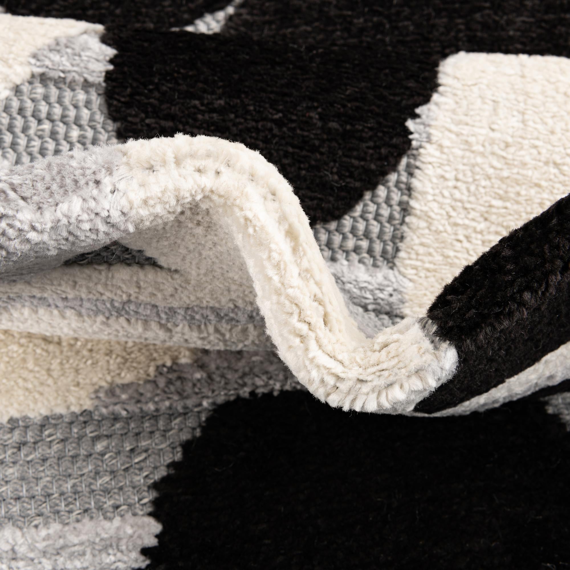 5' 3 x 7' 7 Easy-Clean Indoor / Outdoor Rug