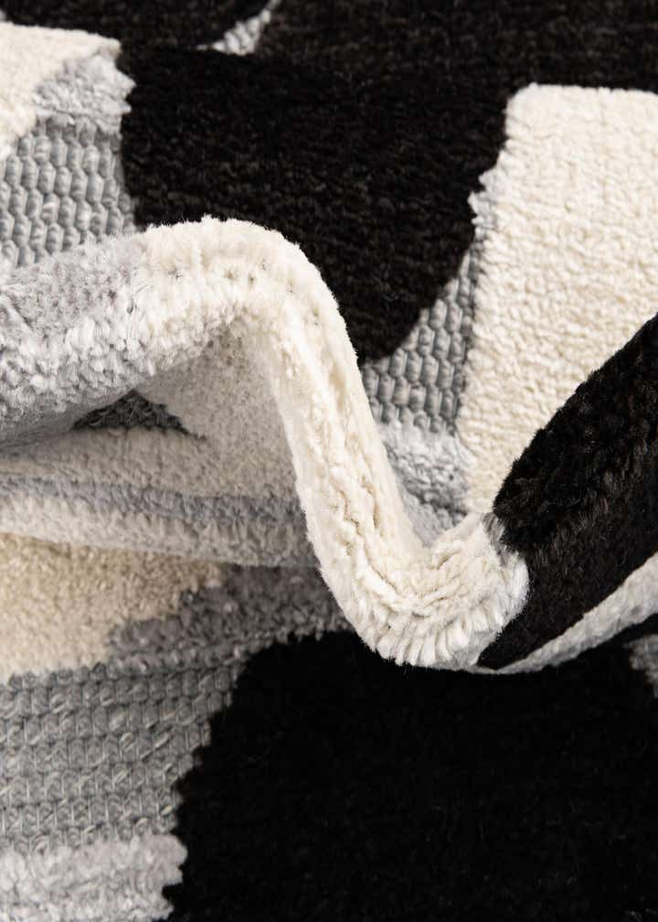 5' 3 x 7' 7 Easy-Clean Indoor / Outdoor Rug