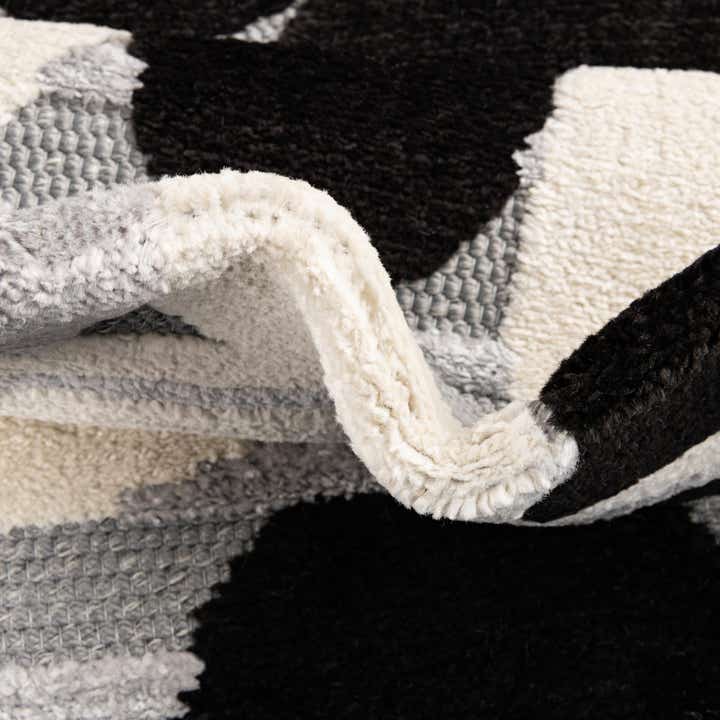 5' 3 x 7' 7 Easy-Clean Indoor / Outdoor Rug