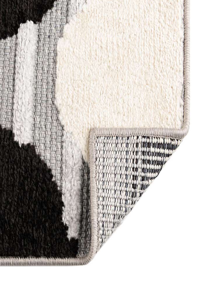 5' 3 x 7' 7 Easy-Clean Indoor / Outdoor Rug
