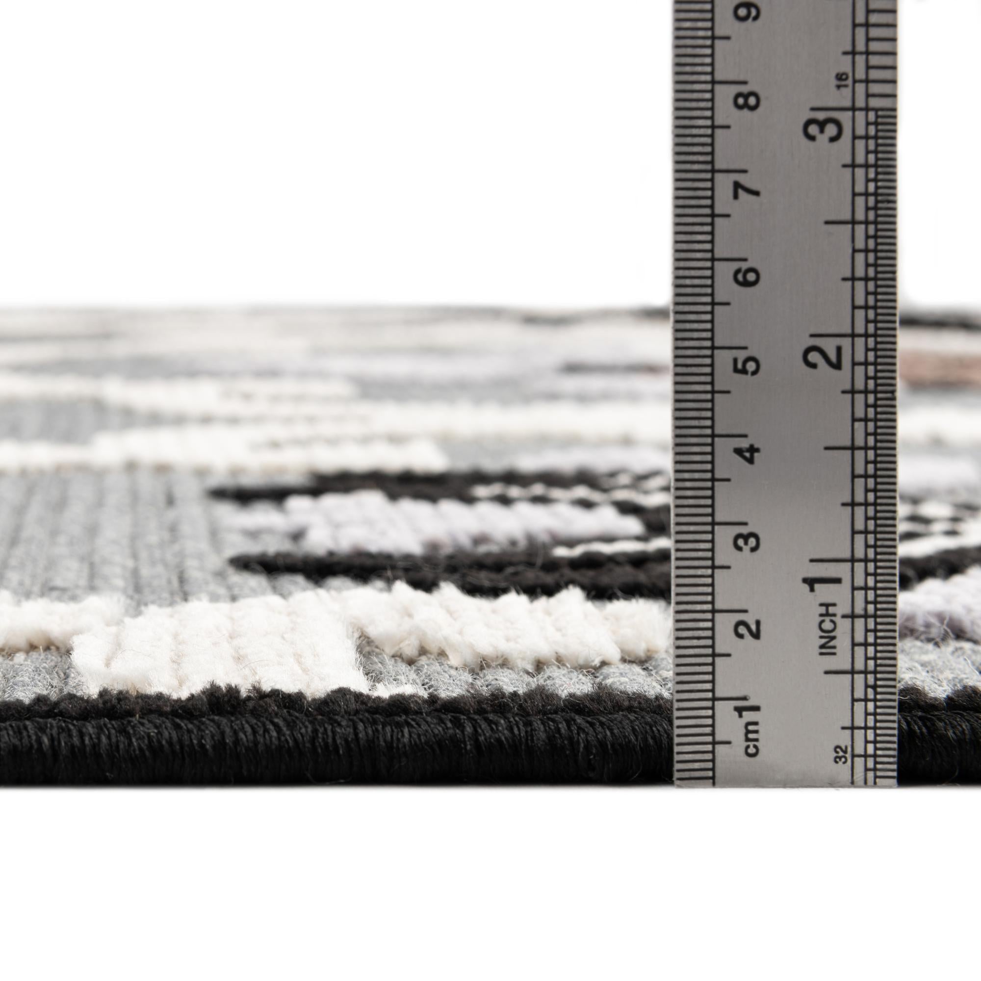 5' x 7' 7 Easy-Clean Indoor / Outdoor Rug