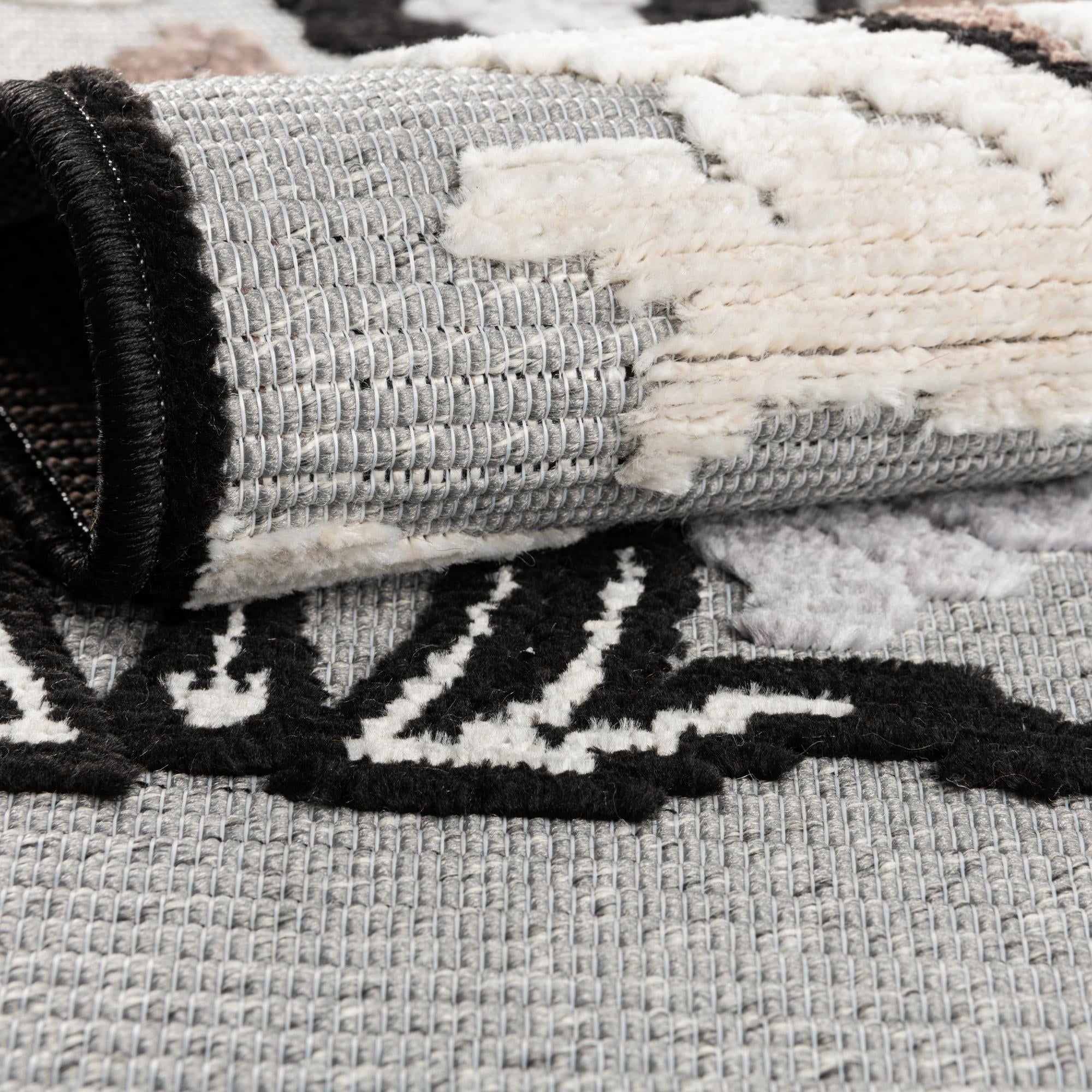 5' x 7' 7 Easy-Clean Indoor / Outdoor Rug