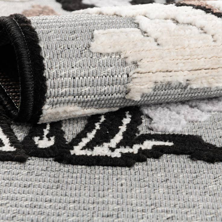 Detail image of 5' x 7' 7 Easy-Clean Indoor / Outdoor Rug