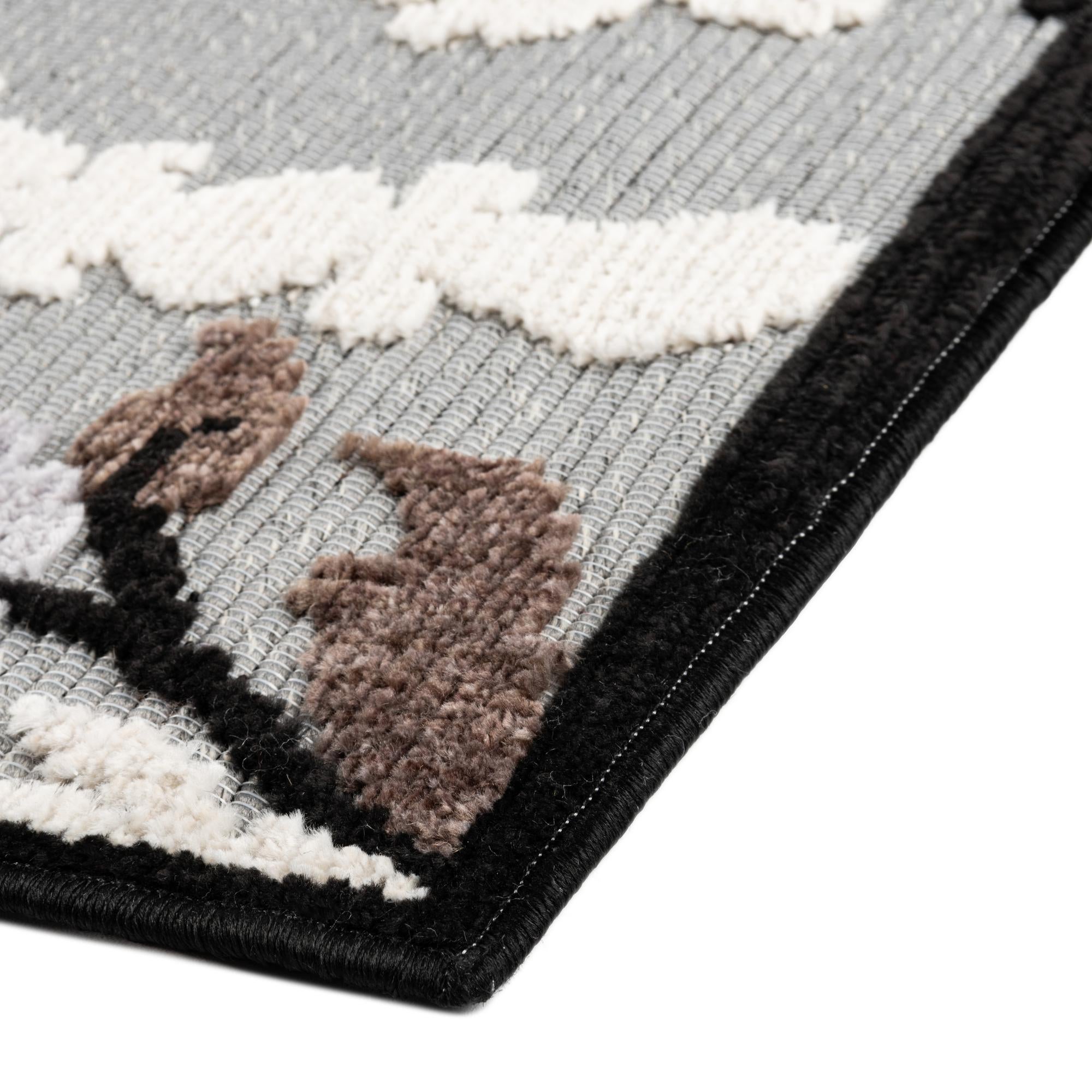 5' x 7' 7 Easy-Clean Indoor / Outdoor Rug