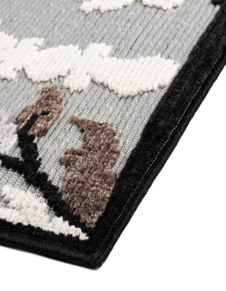 Detail image of 5' x 7' 7 Easy-Clean Indoor / Outdoor Rug