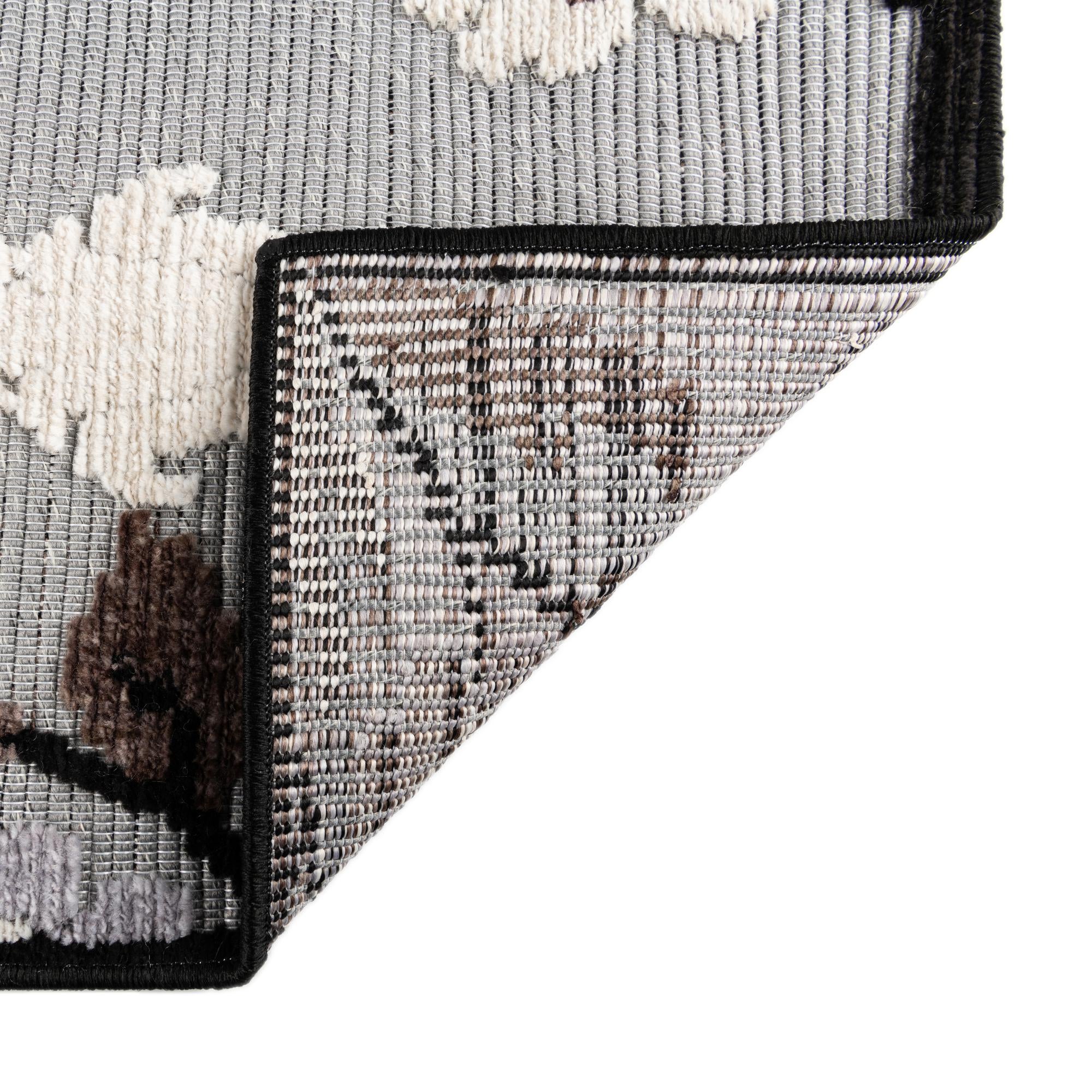 5' x 7' 7 Easy-Clean Indoor / Outdoor Rug
