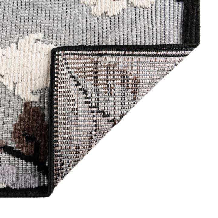 5' x 7' 7 Easy-Clean Indoor / Outdoor Rug