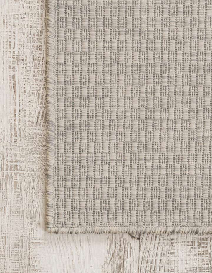 4' x 6' Easy-Clean Solid Indoor / Outdoor Rug