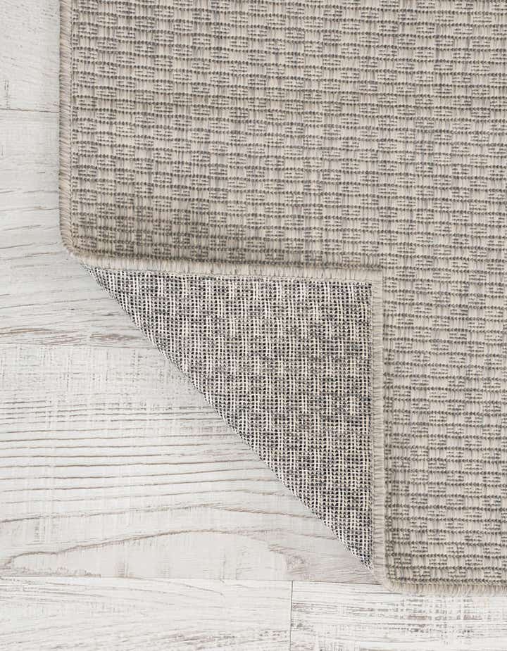 4' x 6' Easy-Clean Solid Indoor / Outdoor Rug