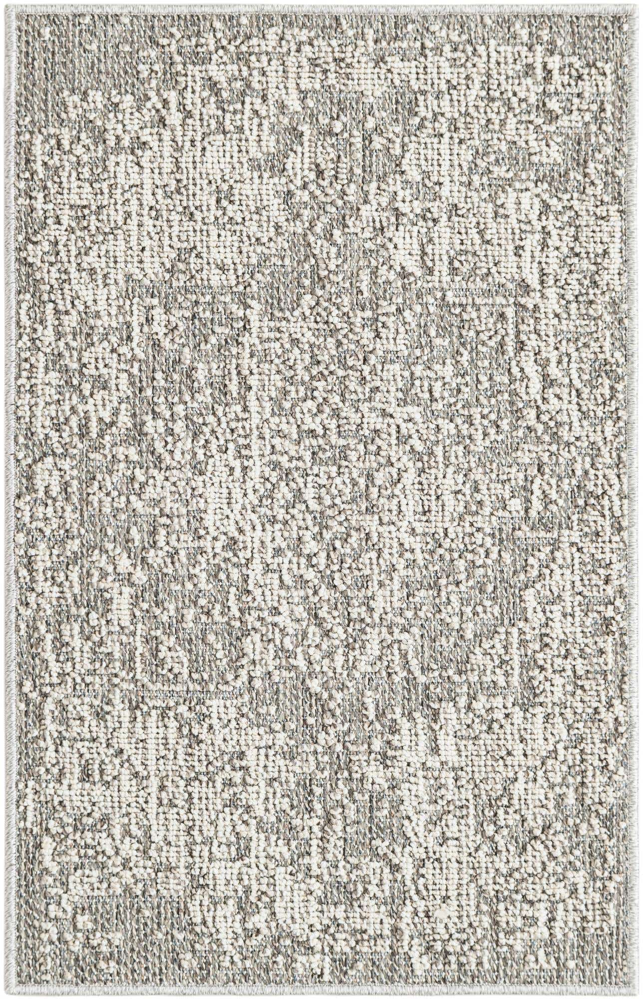2' x 3' 1 Easy-Clean Traditional Indoor / Outdoor Rug