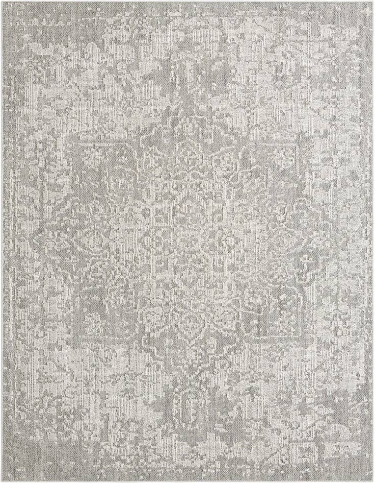 Detail image of 7' 10 x 10' Easy-Clean Traditional Indoor / Outdoor Rug