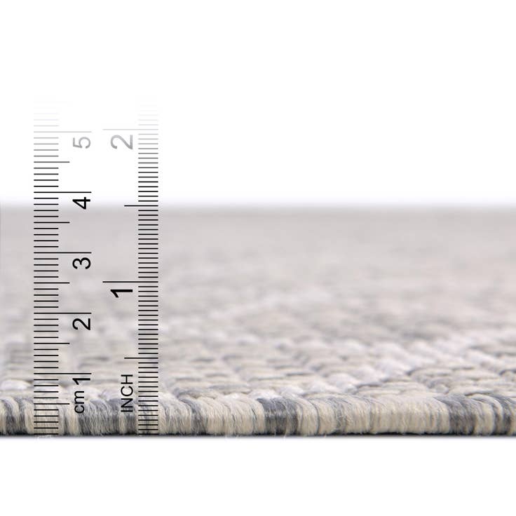 Detail image of 7' 10 x 11' Easy-Clean Trellis Indoor / Outdoor Rug
